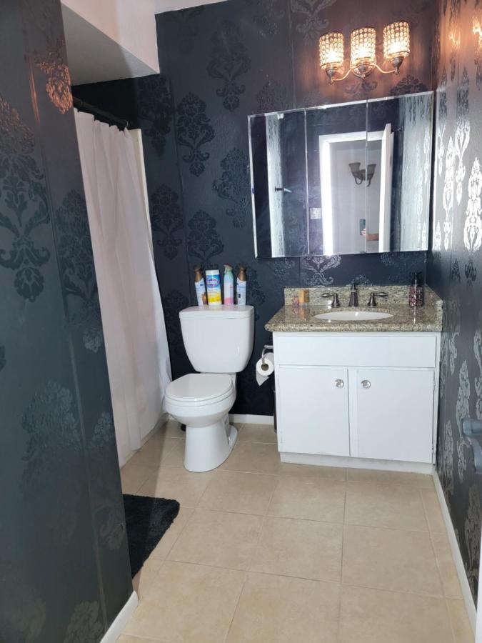 Orangewood & 51Ave Homestay - Not A Hotel เกล็นเดล ภายนอก รูปภาพ