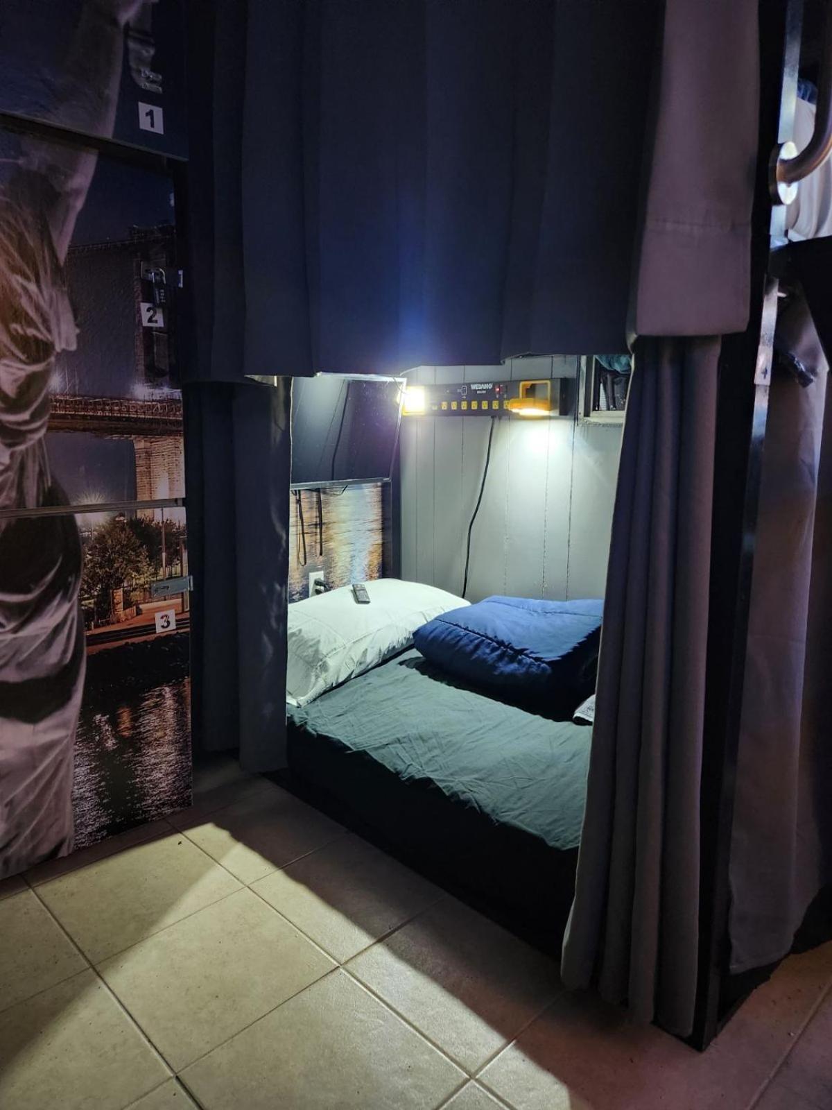 Orangewood & 51Ave Homestay - Not A Hotel เกล็นเดล ภายนอก รูปภาพ